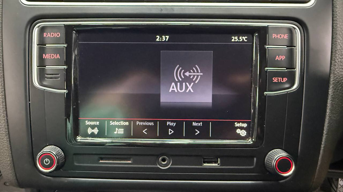 Volkswagen - Polo Vivo - Hatch 1.6 Comfortline Auto