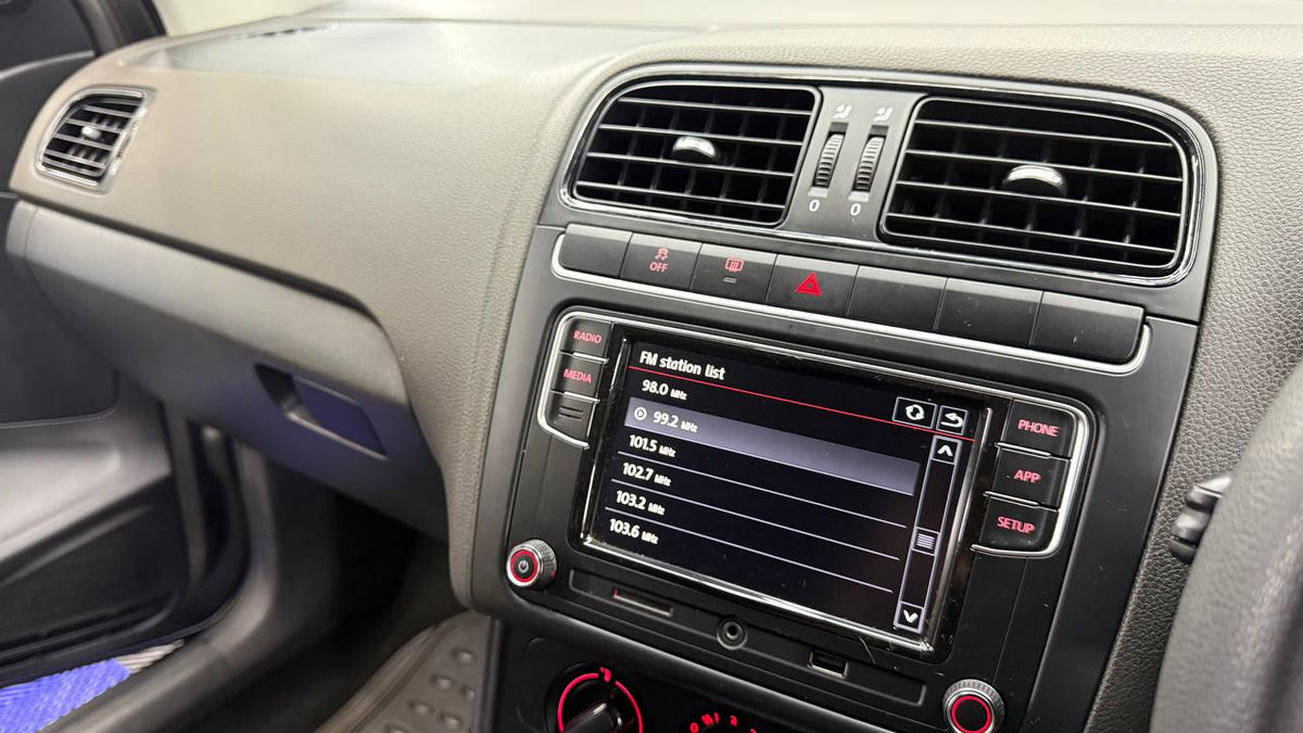 Volkswagen - Polo Vivo - Hatch 1.6 Comfortline Auto